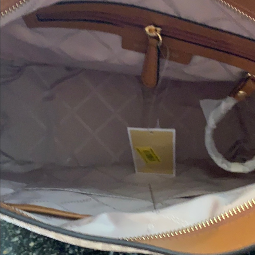 Purse - Picture 3 of 4